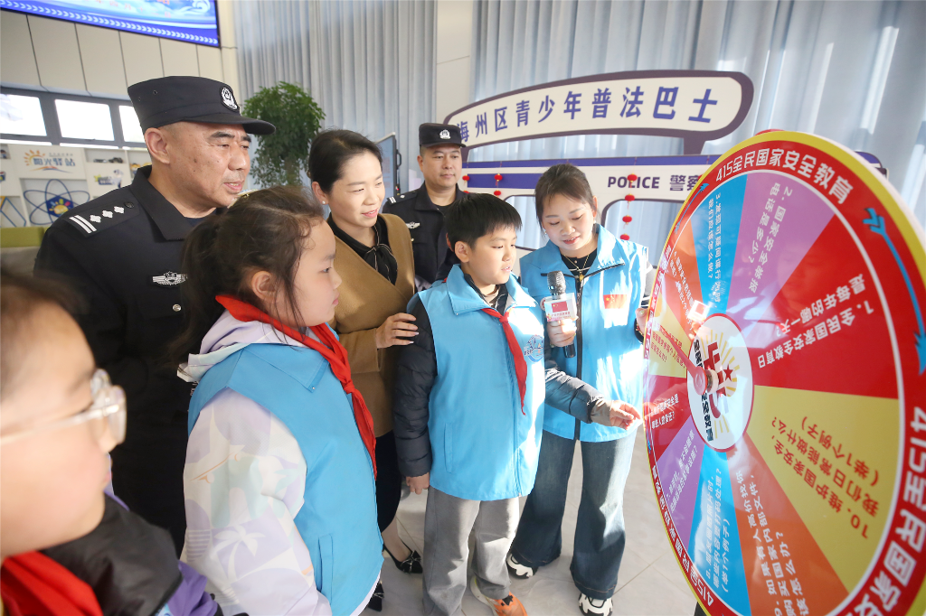 連云港：普法巴士開啟沉浸式“國(guó)家安全教育之旅”
